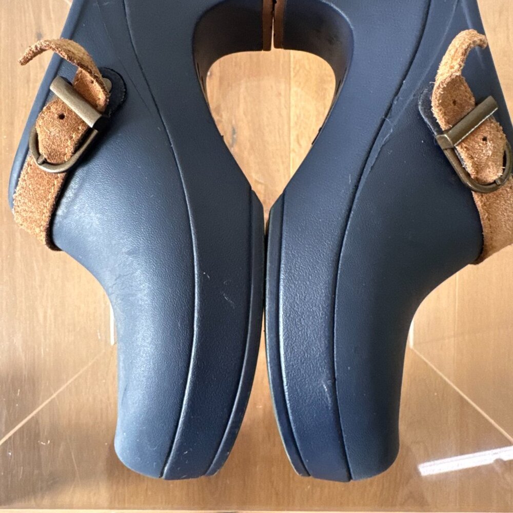 Crocs Sarah Clog Mule Navy Brown Leather Size 5  Minimalist Scandinavian Slip On - Picture 9 of 14